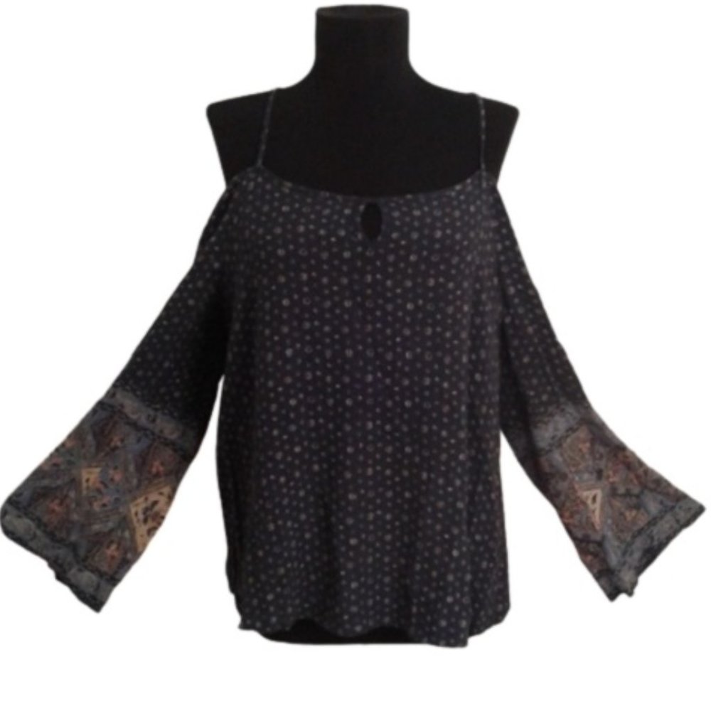 Chloe K Medium M Romantic Cold Shoulder top Blue Ditsy Floral